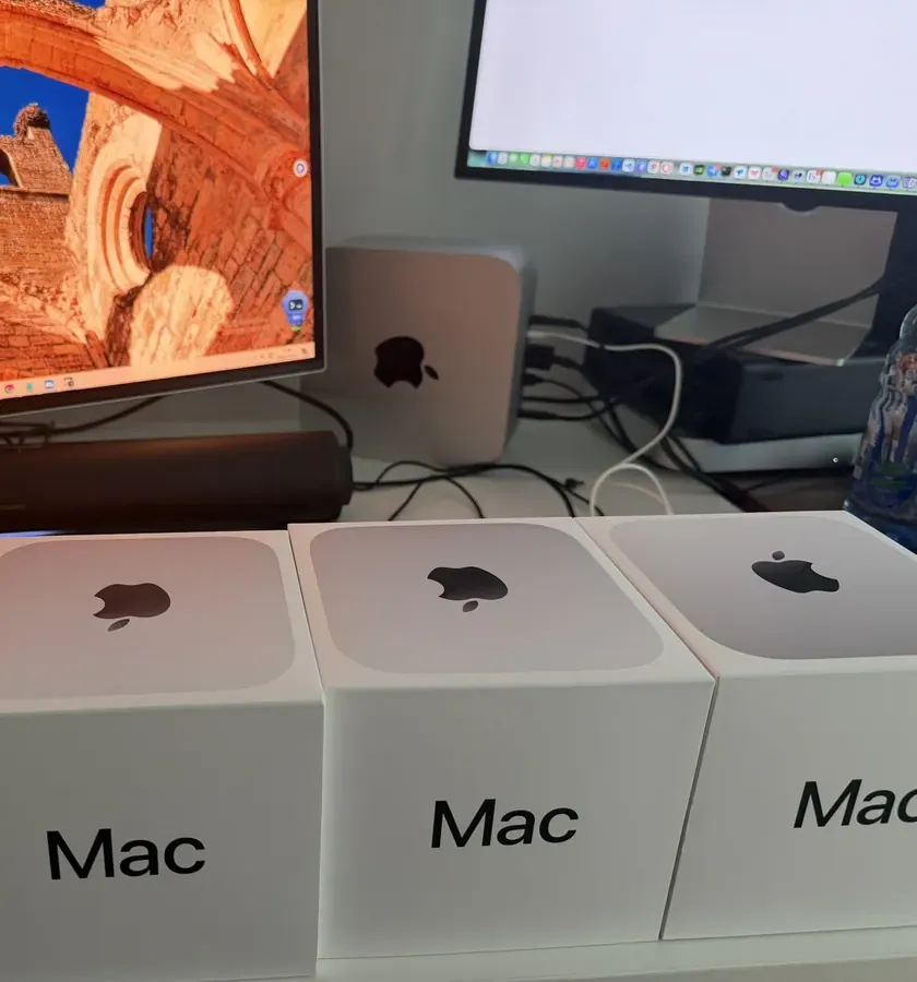留在新加坡书桌上的 Mac mini