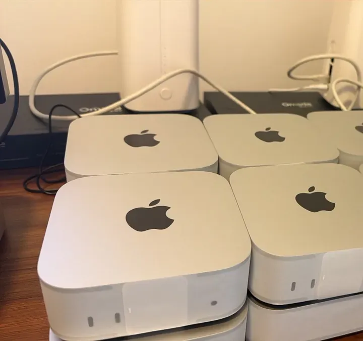 已拆封、随时可远程登录的 Mac mini